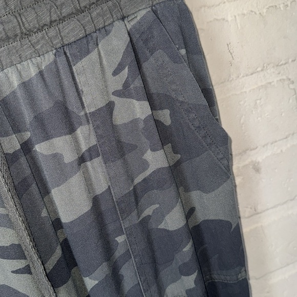 Splendid Camouflage Jogger Pants medium drawstring pockets loungewear - Picture 2 of 3